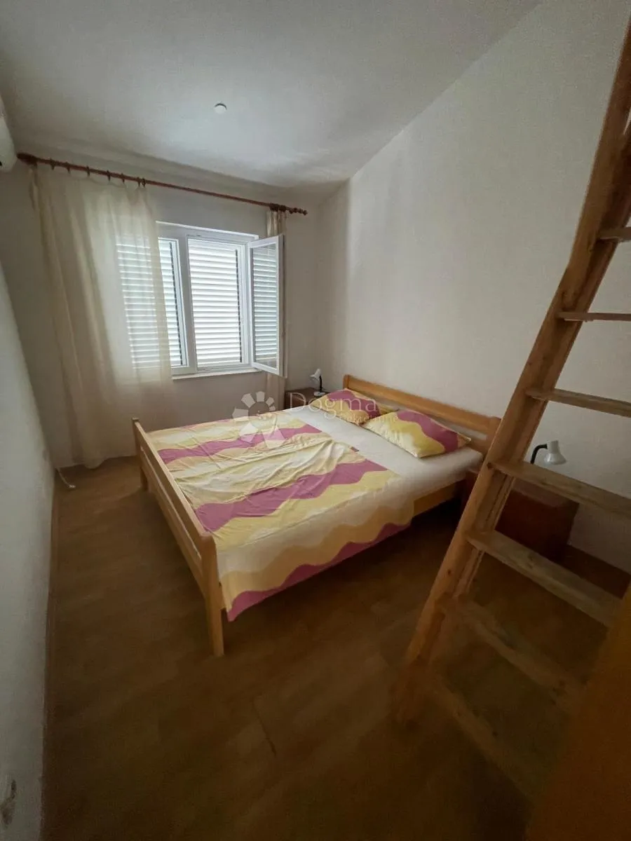 kuća s 3 stana i pogledom na more – blizina mora i centra - slika 6