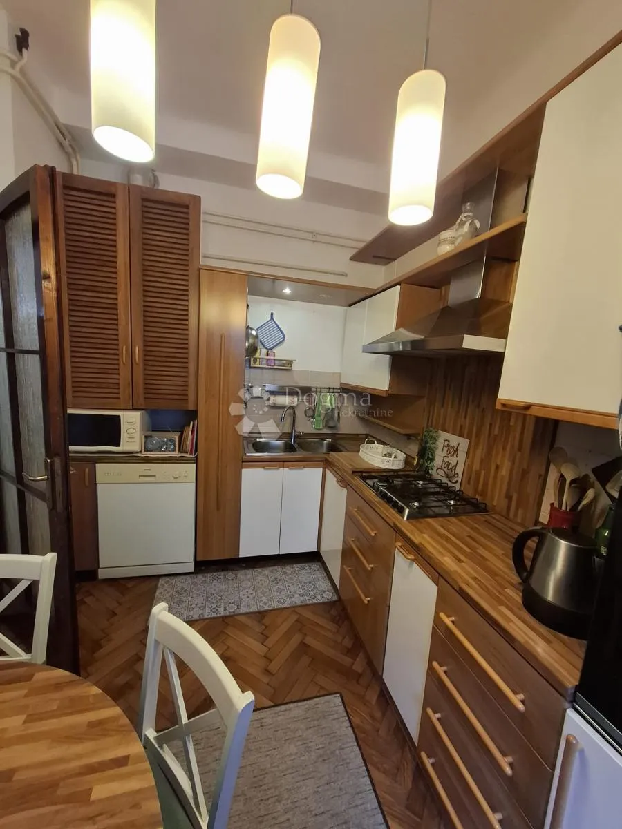 prostran 4s stan u širem centru – idealno za najam - slika 12