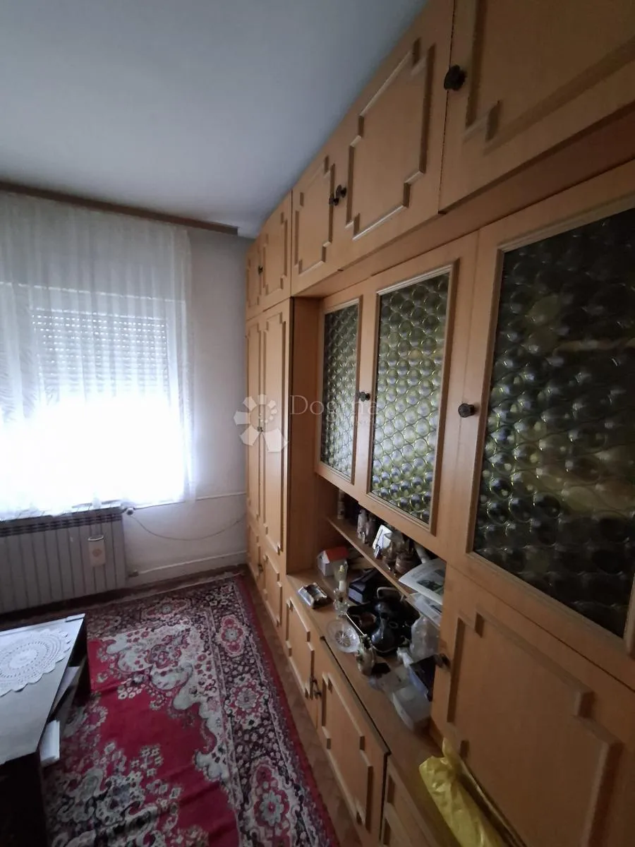 obiteljski dom s dvorištem i garažom – kustošija - slika 13