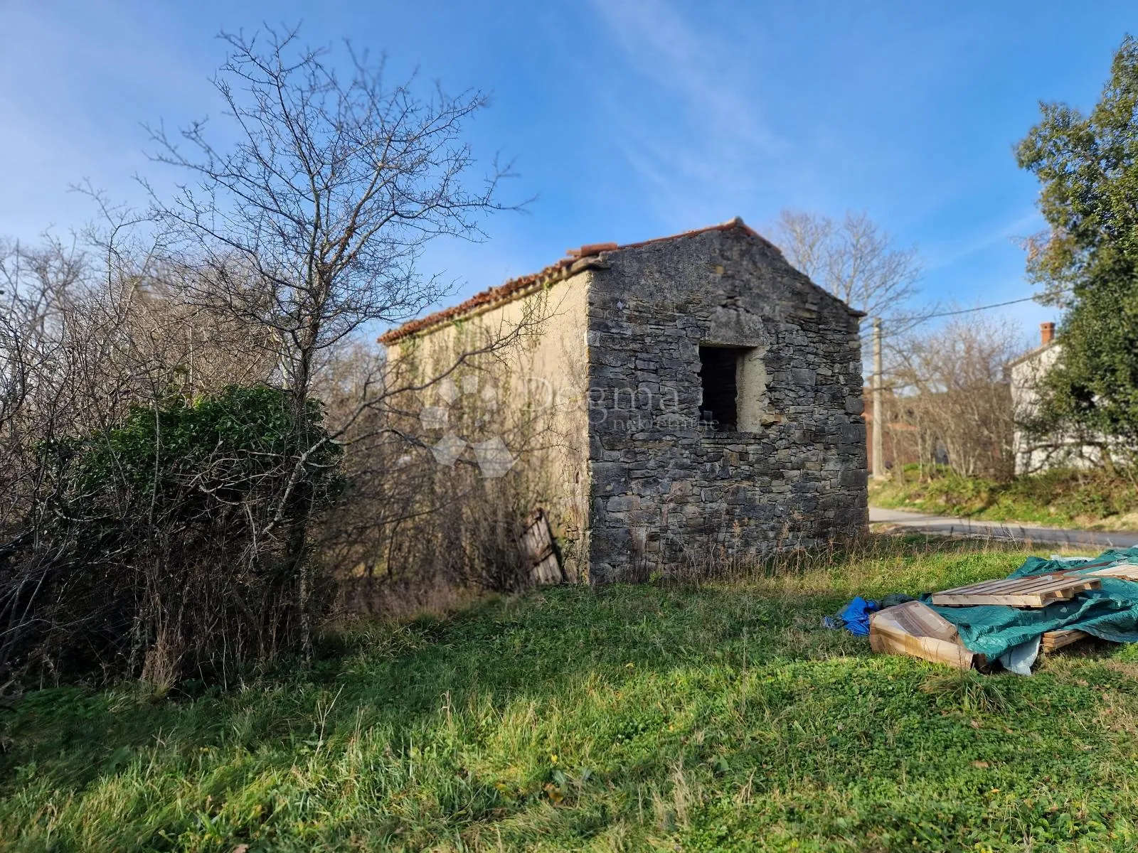 labin, okolica,kamena starina za adaptaciju - slika 4