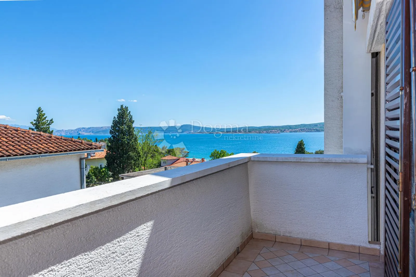 apartman sa galerijom i prekrasnim pogledom na more - slika 46