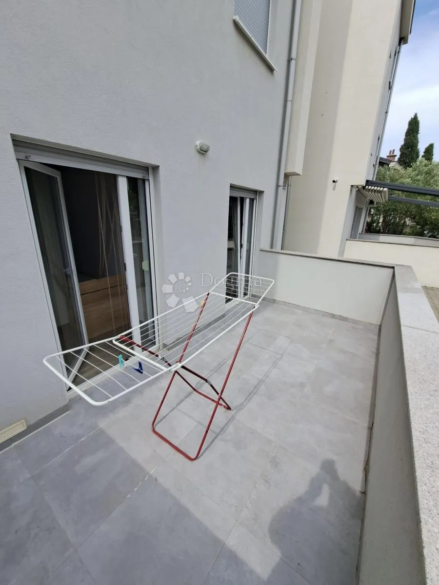 impresivni stan s dvije terase, jacuzzijem i parkirnim mjestom - slika 16