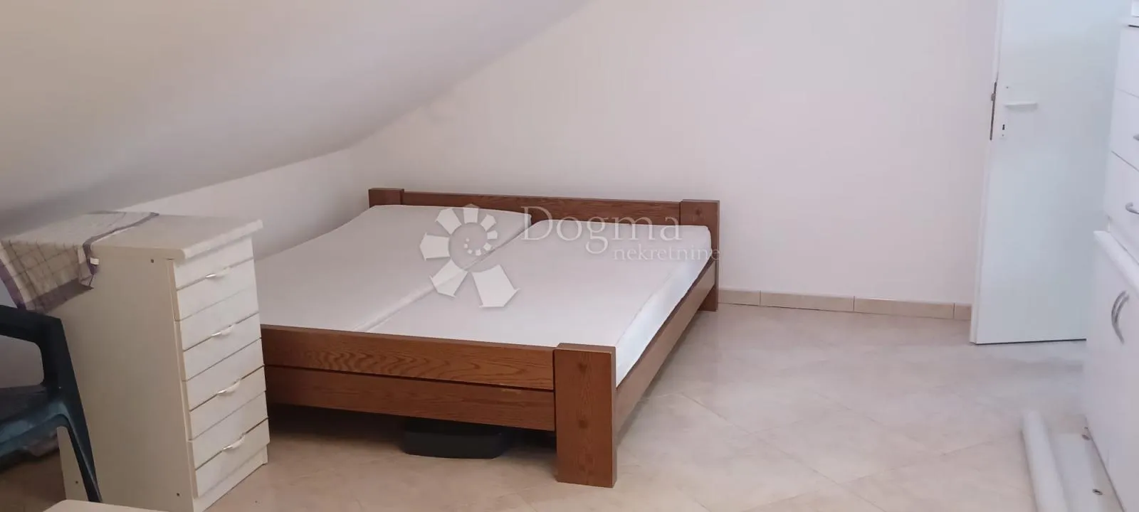 stan sa prekrasnim pogledom na more - slika 6