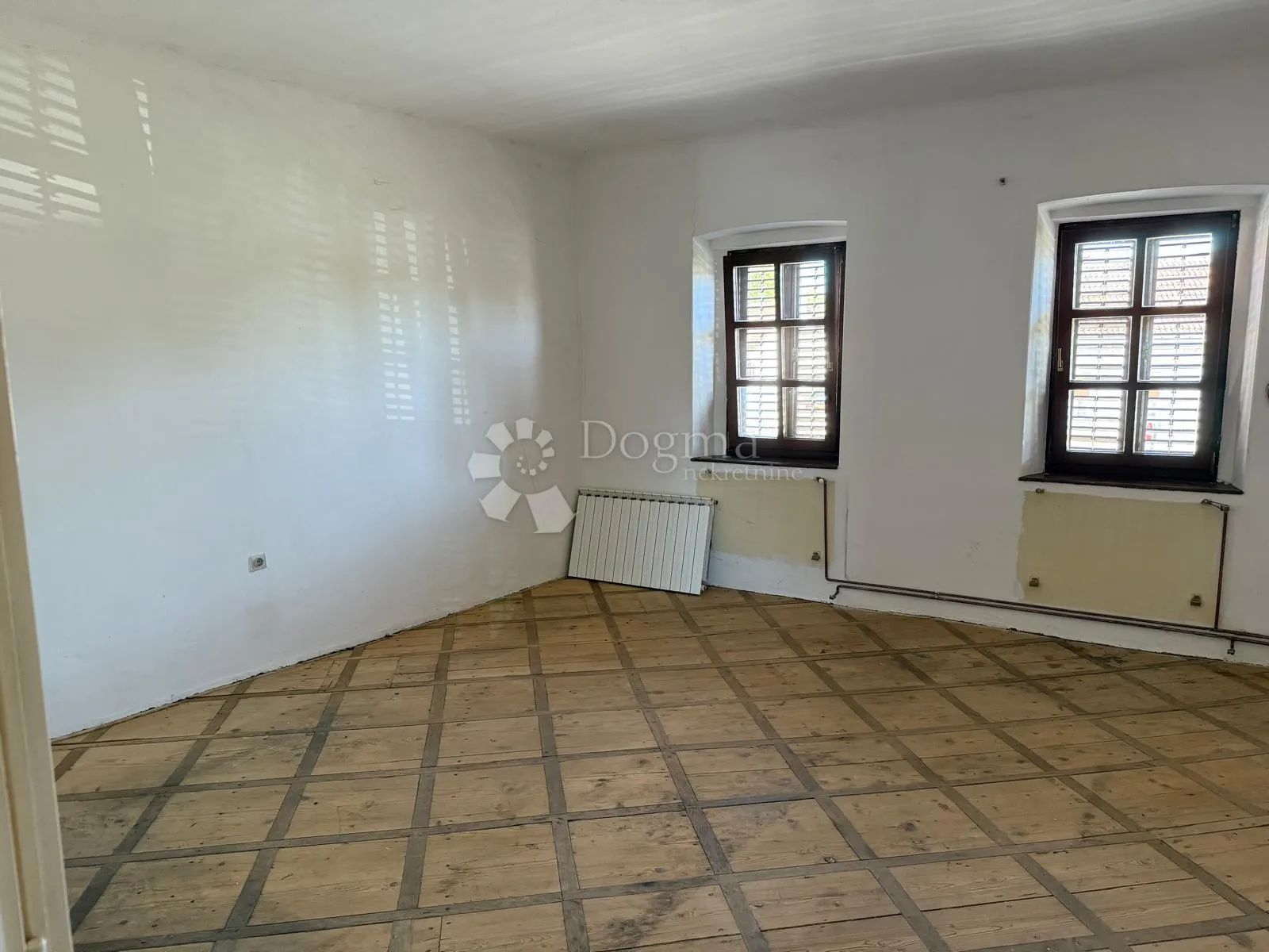 stan u centru za renovaciju - investicija - slika 1