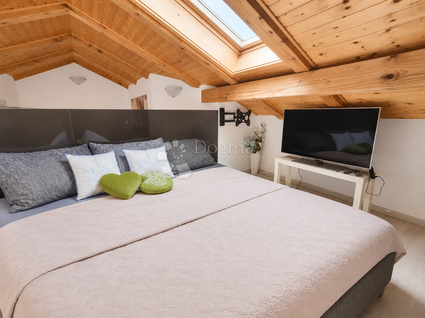 šarmantni dvosobni apartman u banjolu sa pogledom na more na top lokaciji. - slika 7