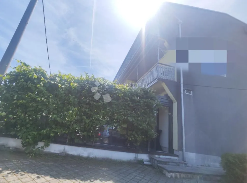 hotel na zlatnoj lokaciji - slika 39