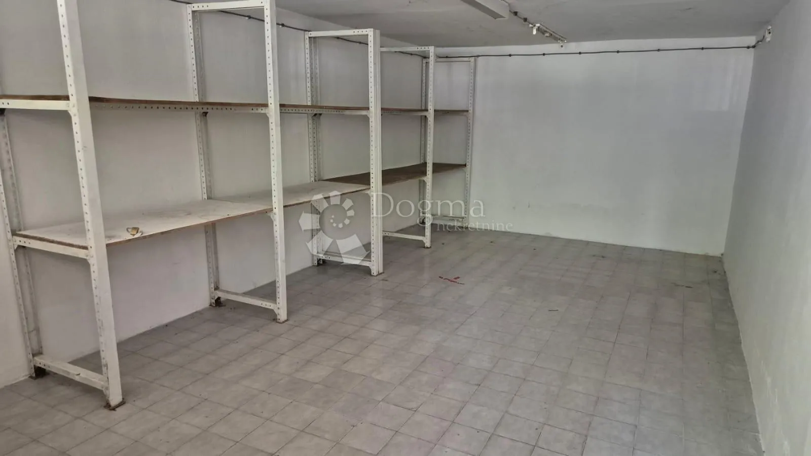 prilika! poslovni prostor u prizemlju – jug 2! - slika 8