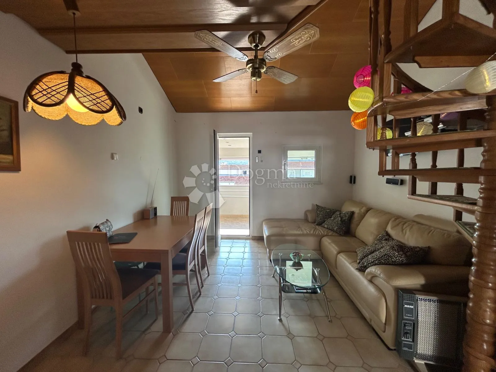 dvoetažni apartman sa garažom - slika 2