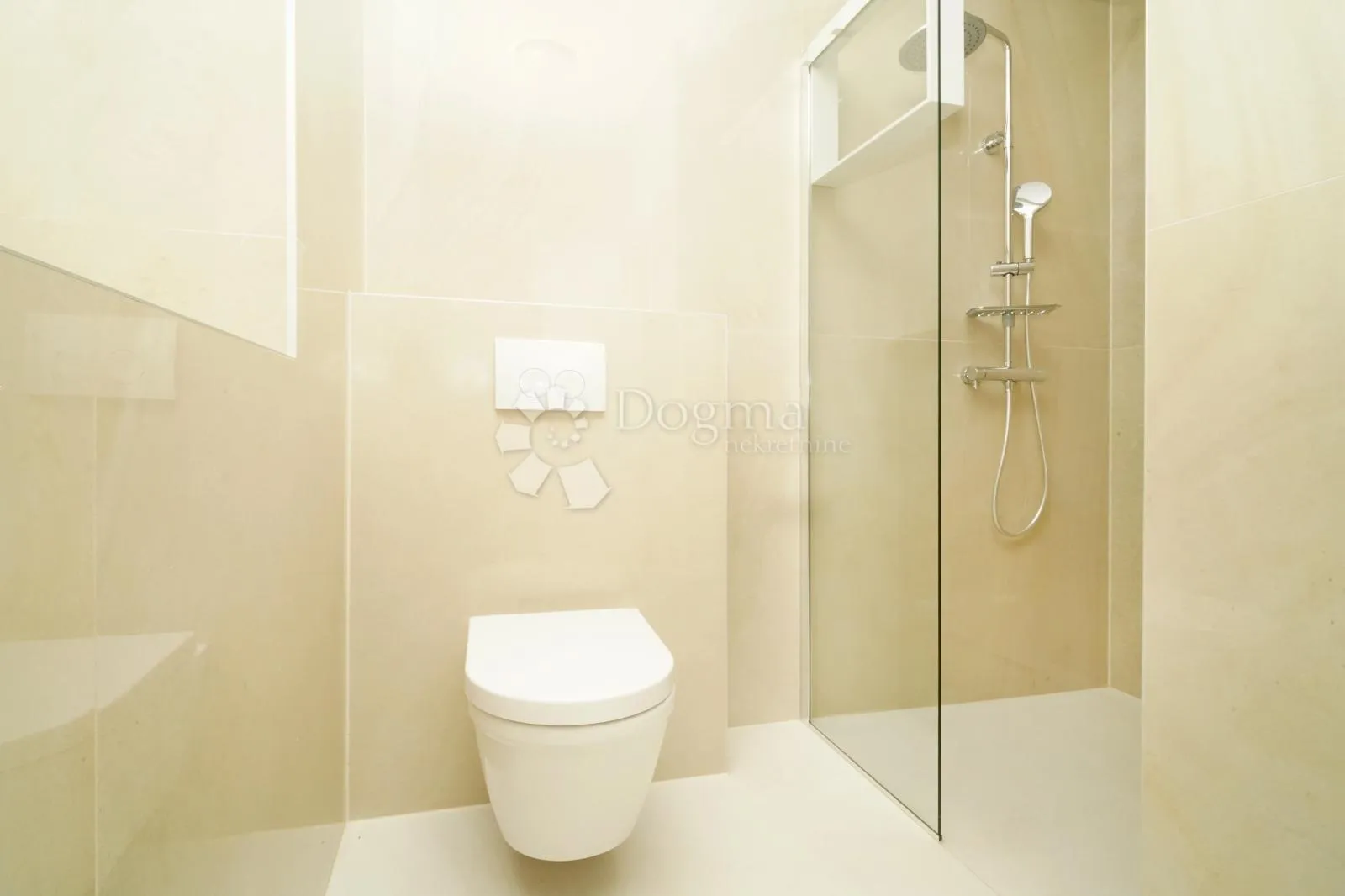 moderna kuća s 2 apartmana- kaštelir - slika 18