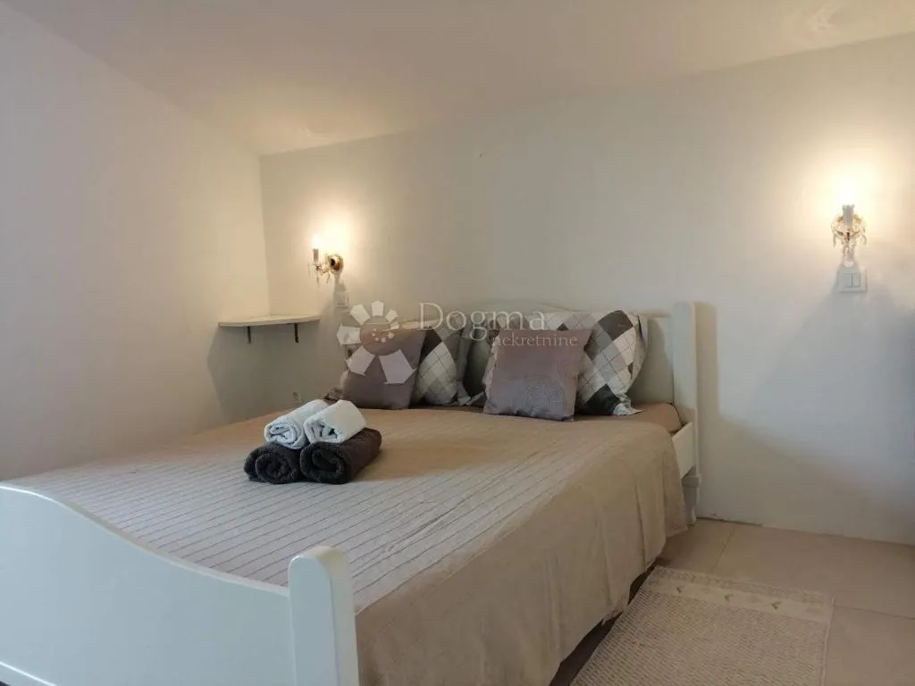 funtana!prilika!uhodana apartmanska kuća na parceli sa velikim potencijalom! - slika 25