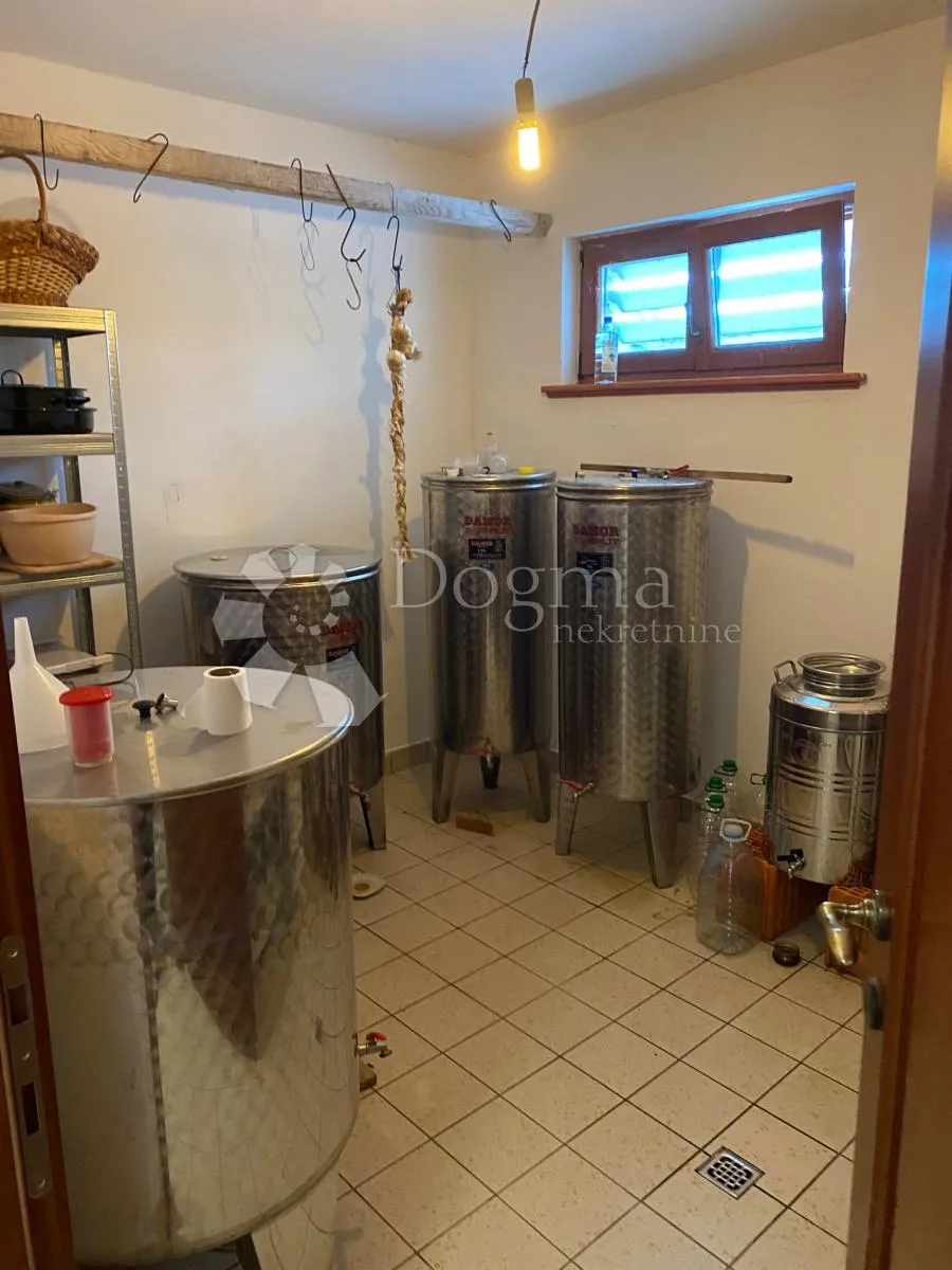 brodarica- mediteranska villa s bazenom i pogledom - slika 43