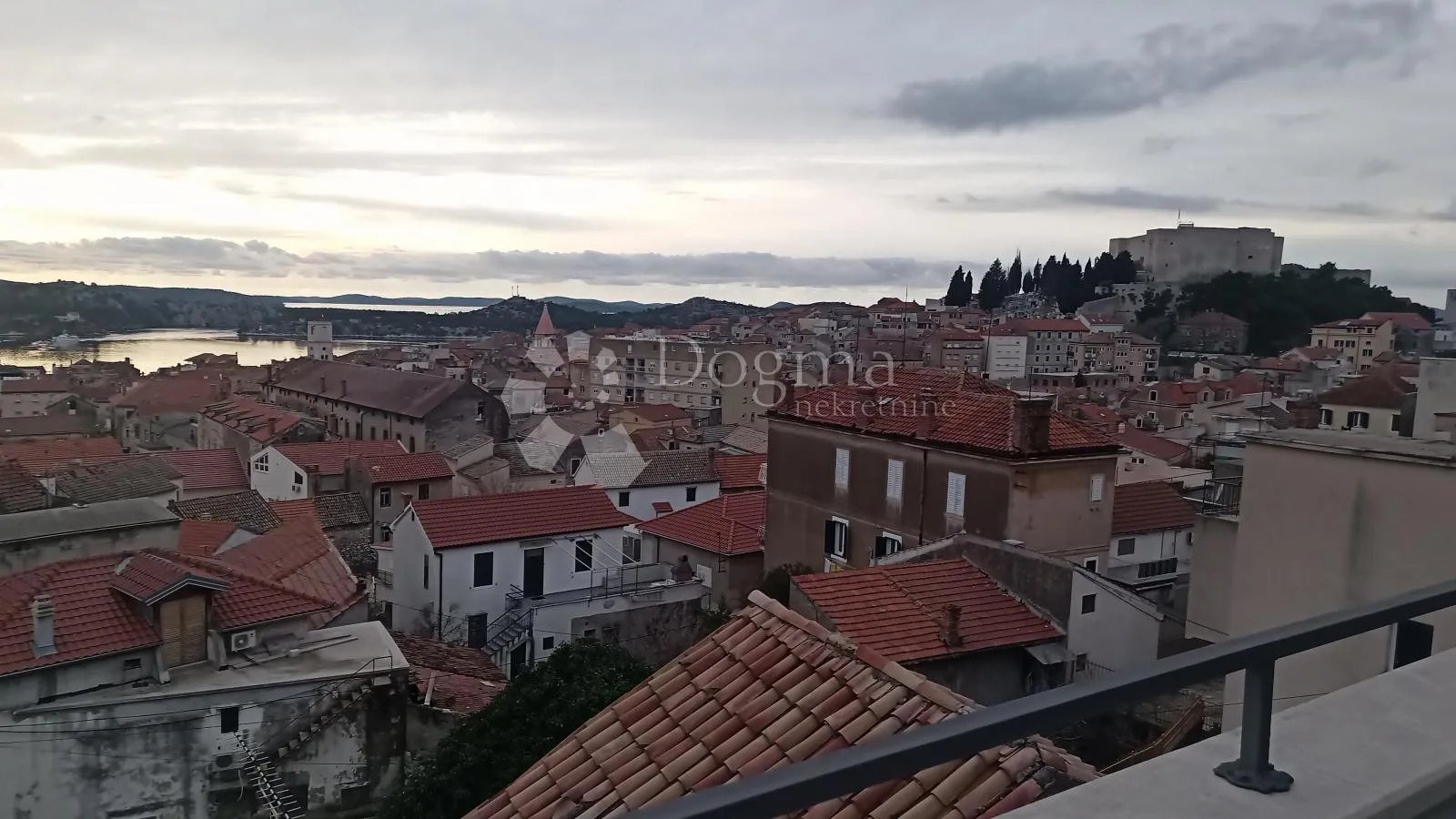 šibenik centar grada prekrasna kuća sa preljepim pogledom - slika 9
