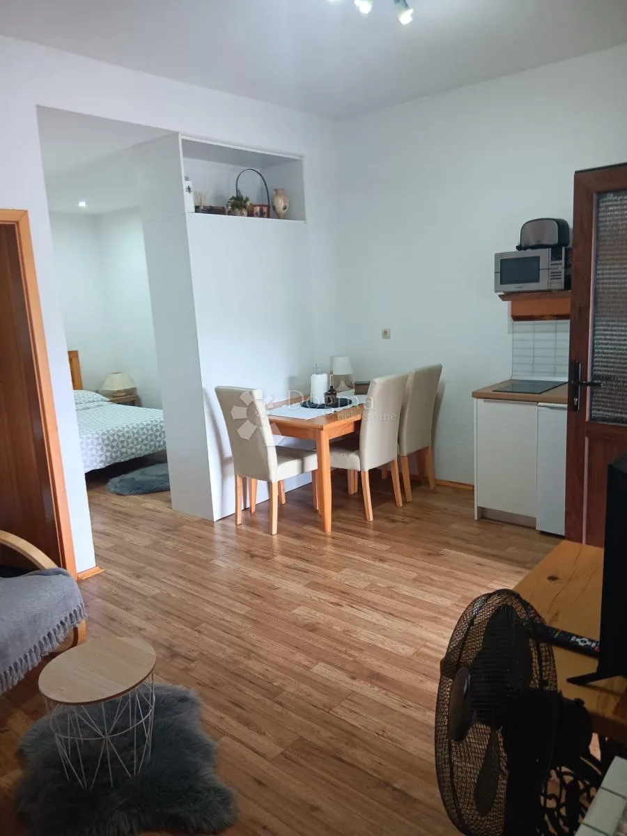 kuća u korenici, za investiciju i život - slika 20