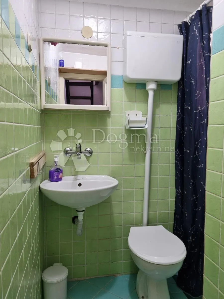 zgrada...poslovna prilika za hostel - slika 23