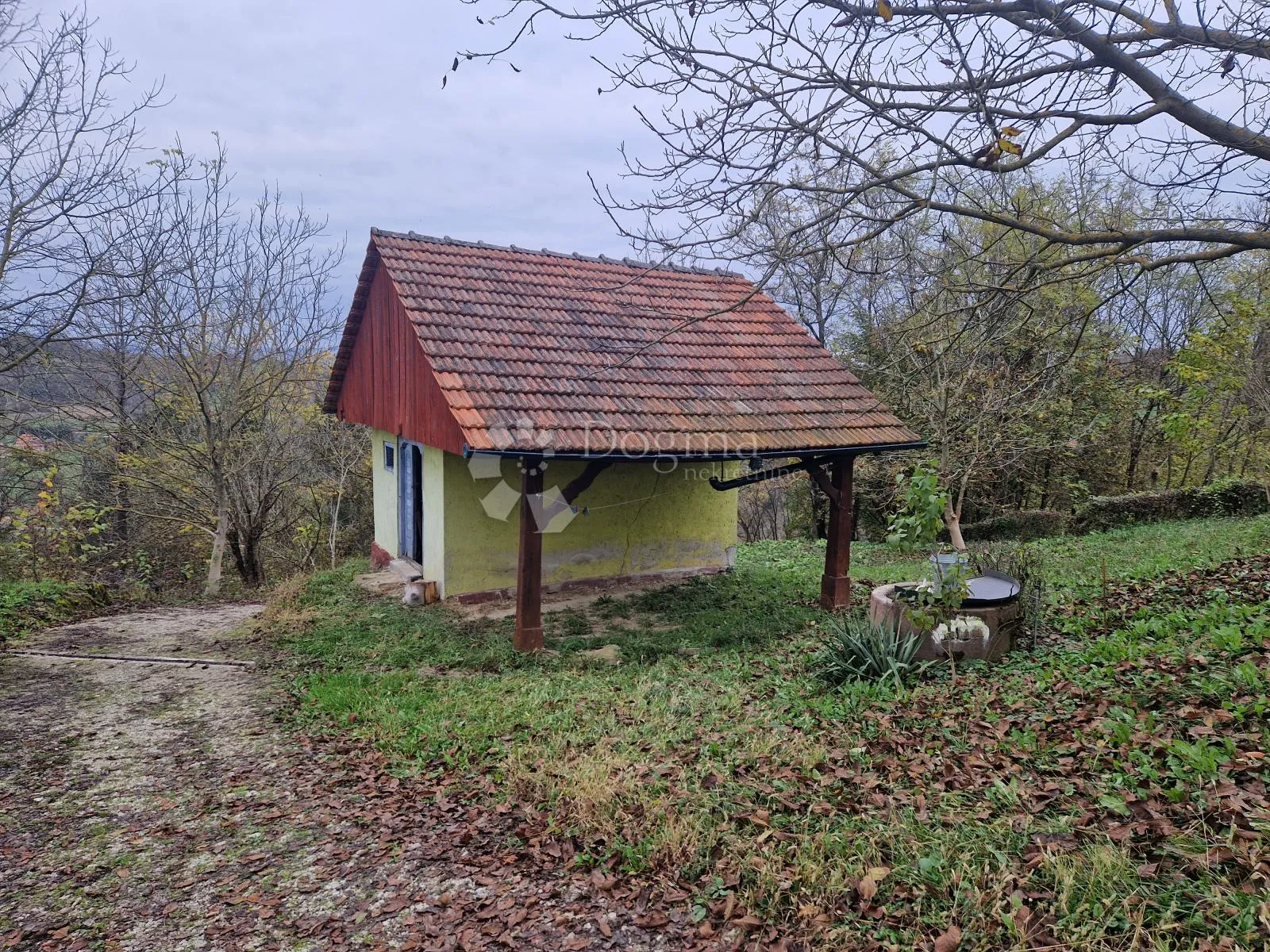 dvije drvene kućice na cca 15.000 m² zemljišta s pogledom na veliki tabor - slika 2