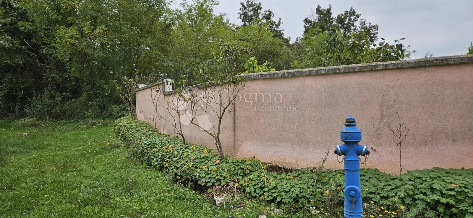 ekskluzivno kuća na osami, okružena šumom - slika 56