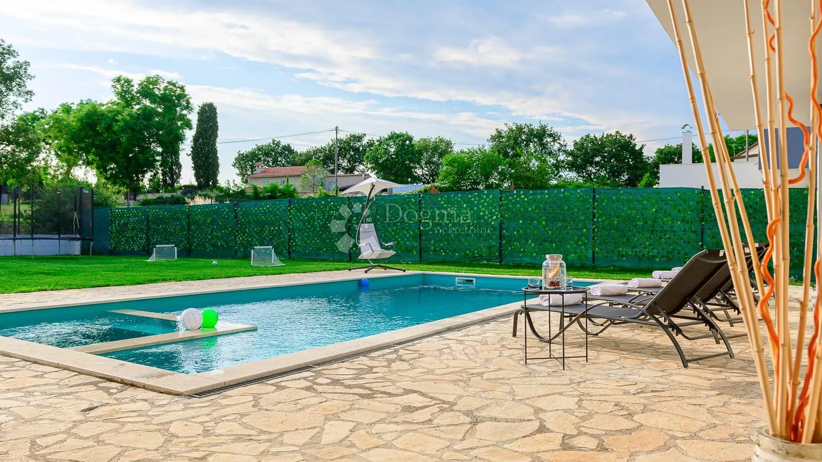 odlična villa sa bazenom - slika 43