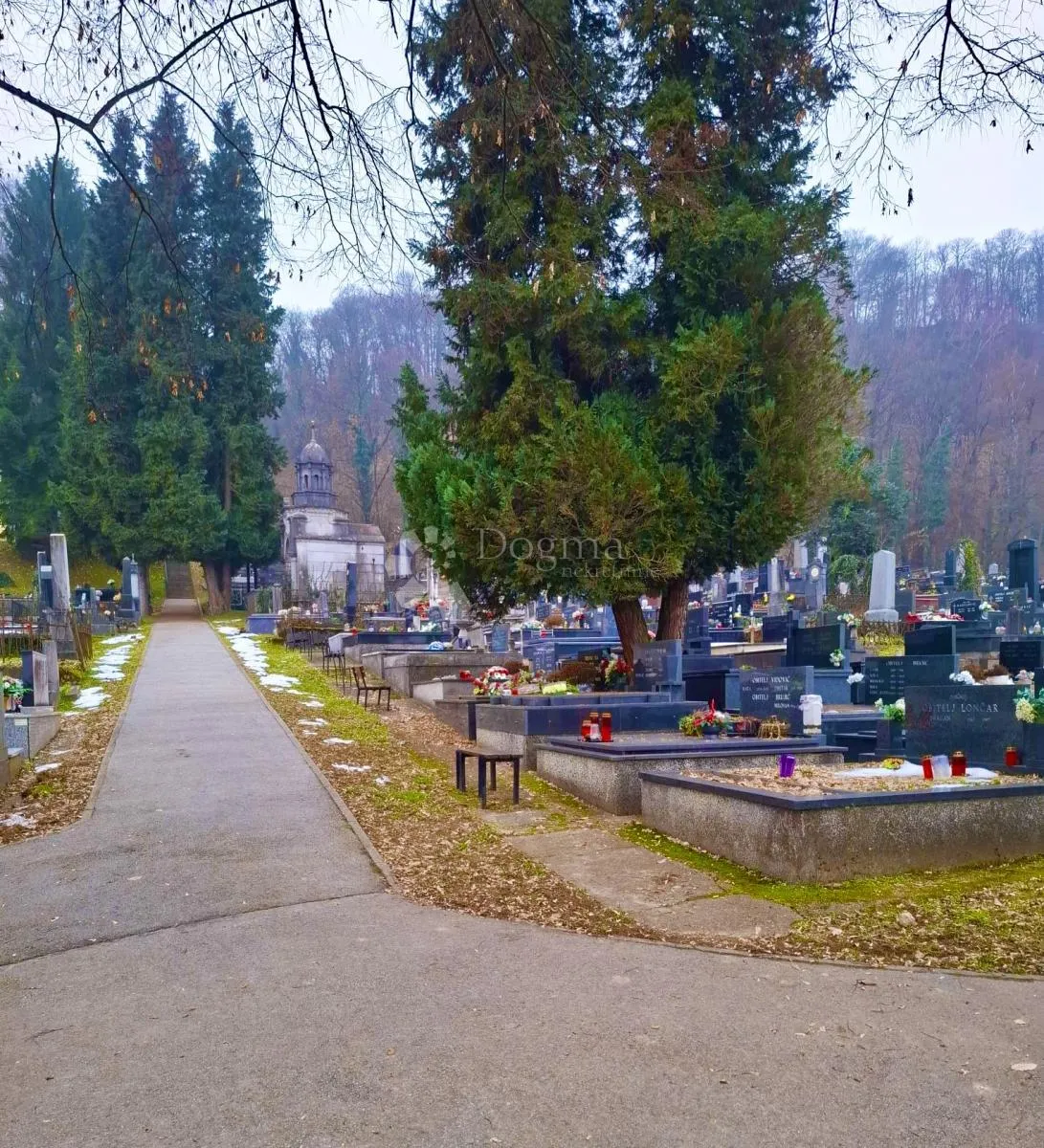 prodaje se obiteljska grobnica - groblje miroševec - slika 23
