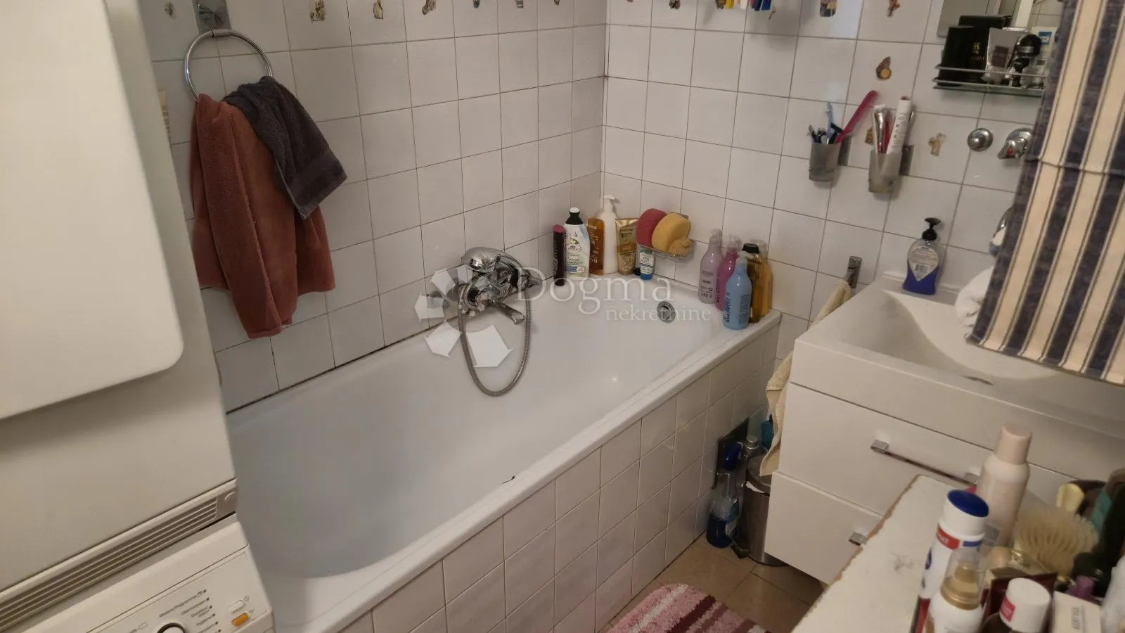 gornja vežica - lijep 2s+db stan sa odličnim pogledom - slika 15