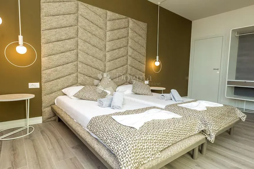 rijetkost na tržištu: luksuzna samostojeća villa s bazenom, blizu mora - slika 28