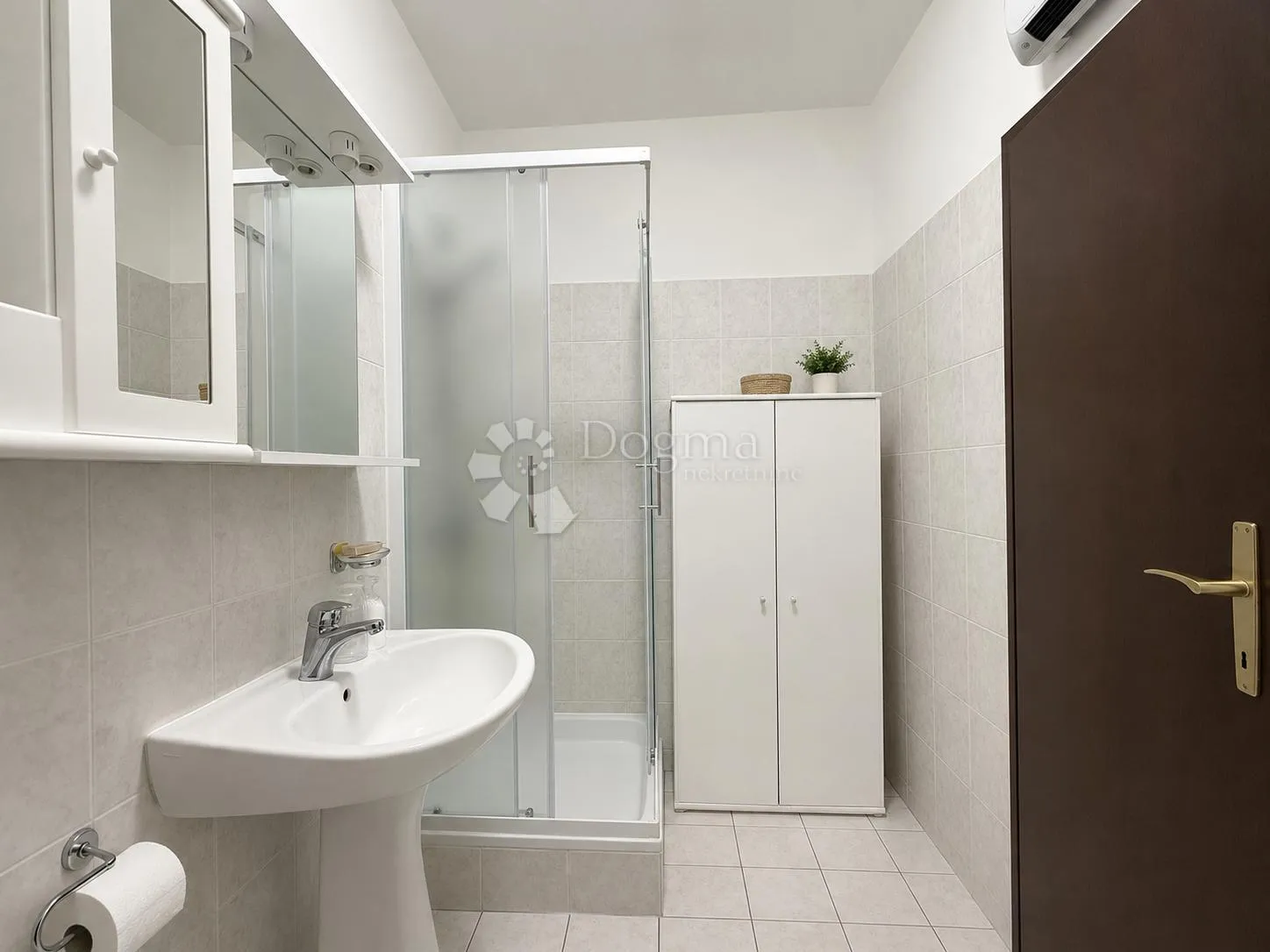 prostrani 1s+db apartman u nivicama - slika 9