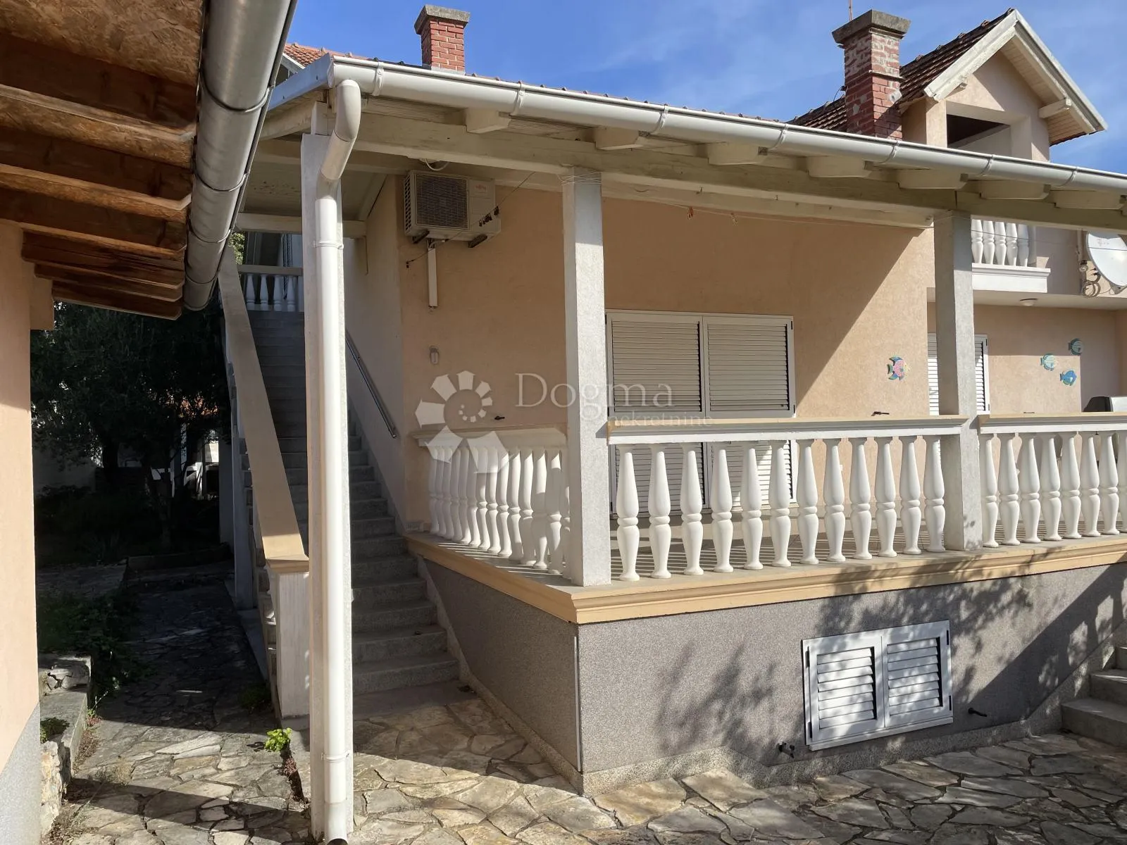 vodice – kuća s 3 stana i dodatnim objektom, 500 m od mora - slika 3