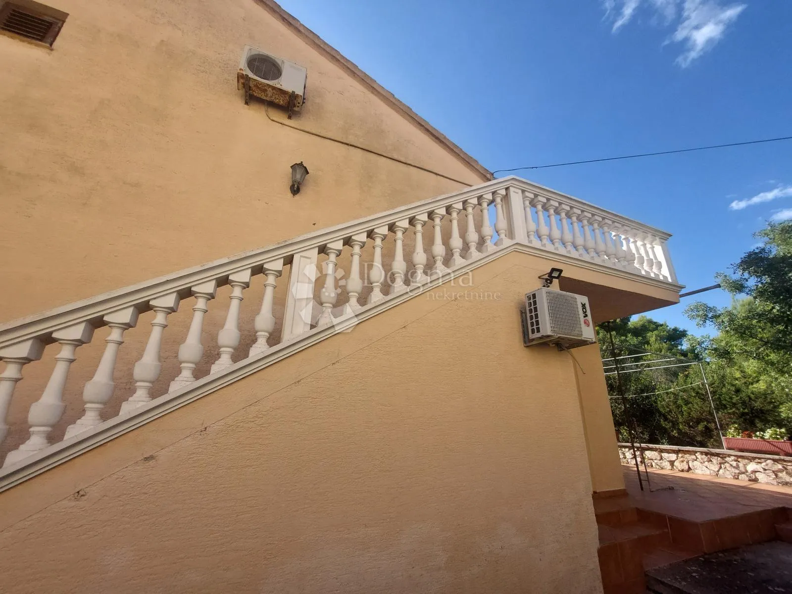 kuća sa 5 apartmana - slika 2