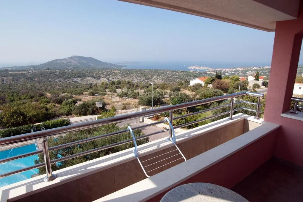 prodaje se – vila s neprocjenjivim pogledom na more, otoke i primošten - slika 13