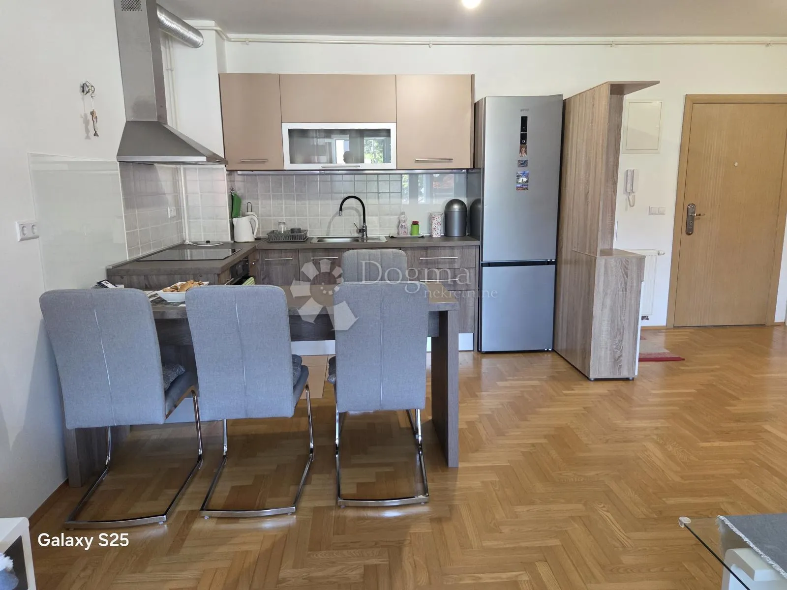 dugo selo dvosoban stan 51 m2 sa garažnim parkirnim mjestom i ostavom - slika 6