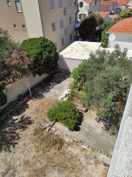 prostrana kuća s pogledom na more – izvrsna investicija u supetru na braču - slika 4