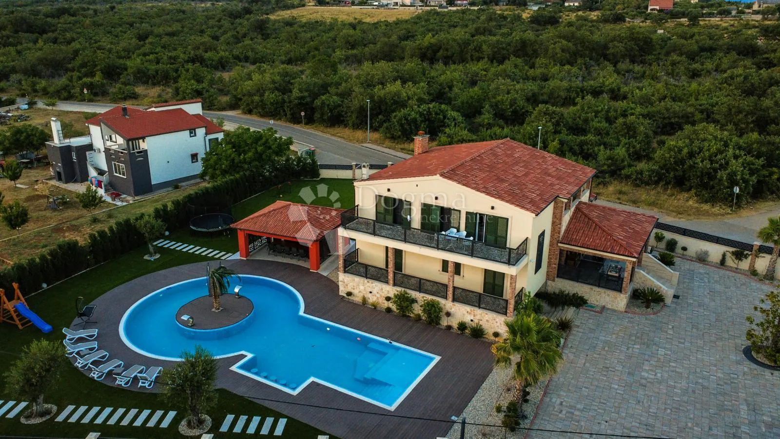 hacienda s najvećim privatnim bazenom u okolici - slika 20