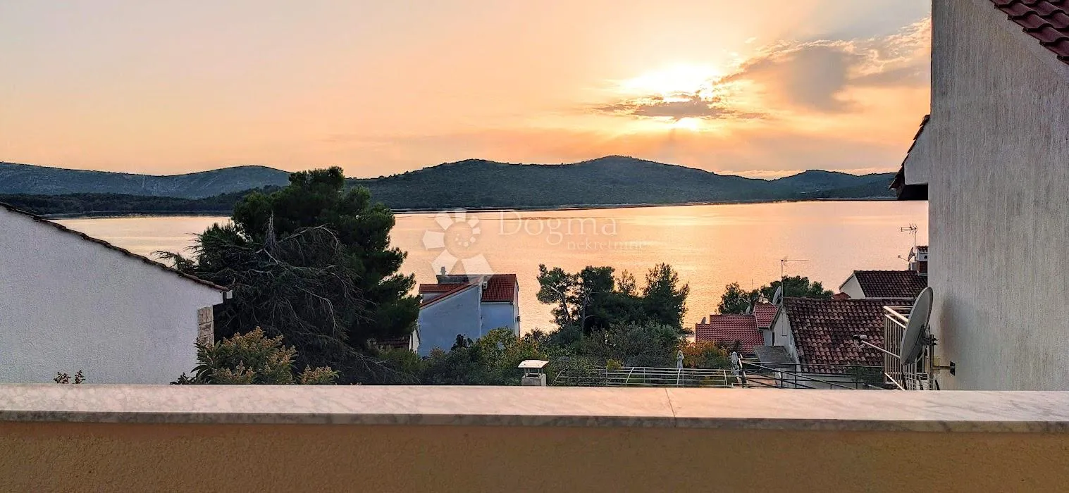 žaborić- predivna apartmanska kuća s pogledom na more - slika 2