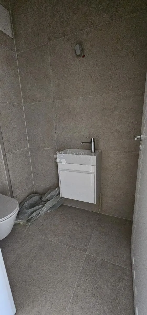 prodaja — luksuzni dvoetažni apartman u senju — top lokacija - slika 13