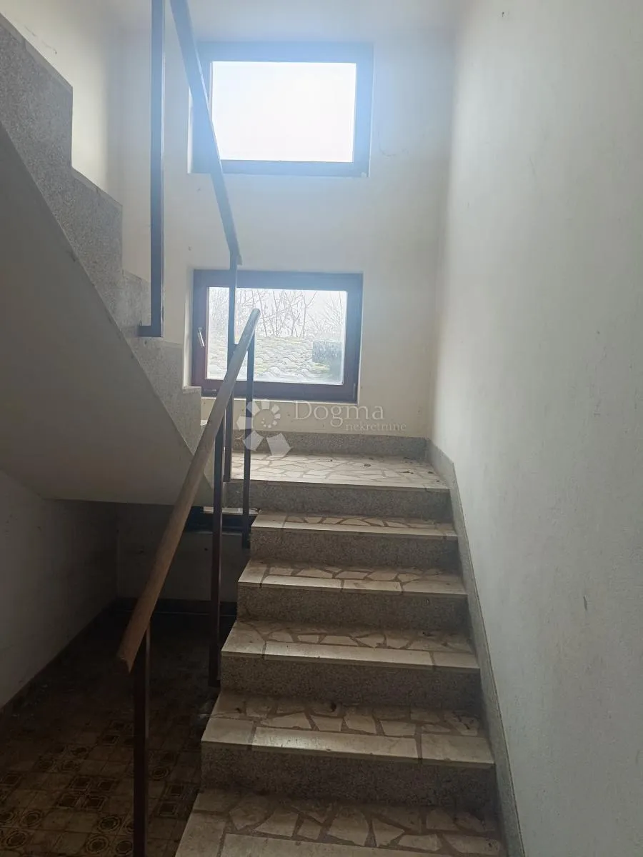 prostrana kuća u glini za adaptaciju - slika 13