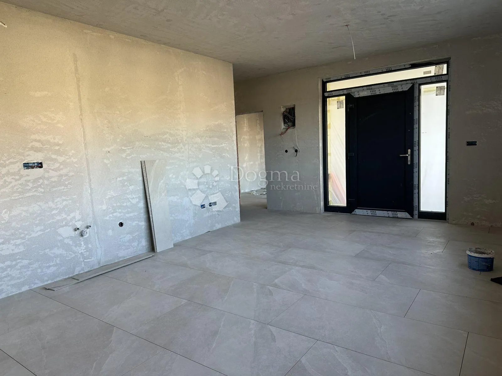 vrbnik – ekskluzivan apartman 3s+db u novogradnji s otvorenim pogledom na more - slika 7