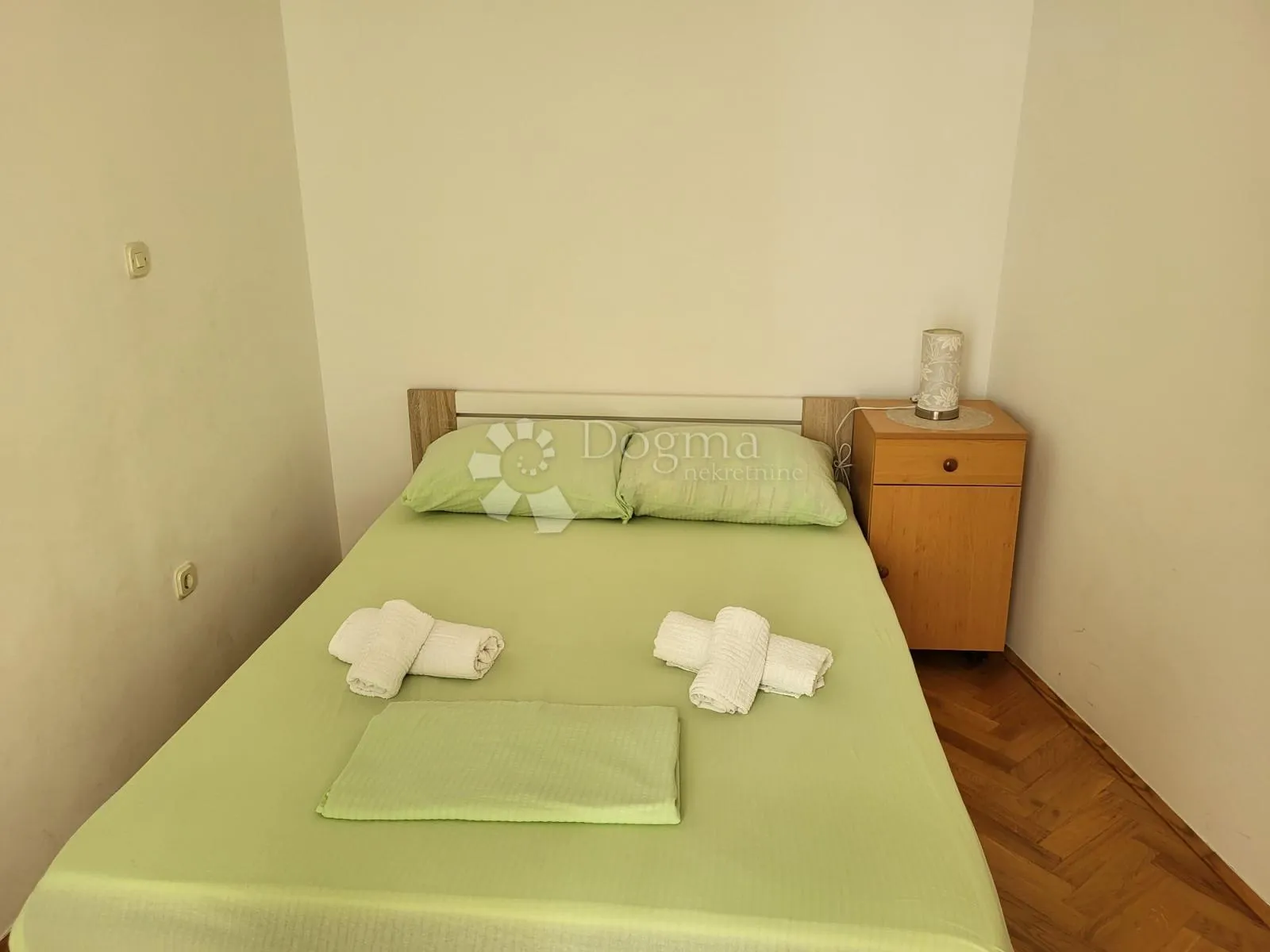 apartman na prvom katu blizu mora - slika 7