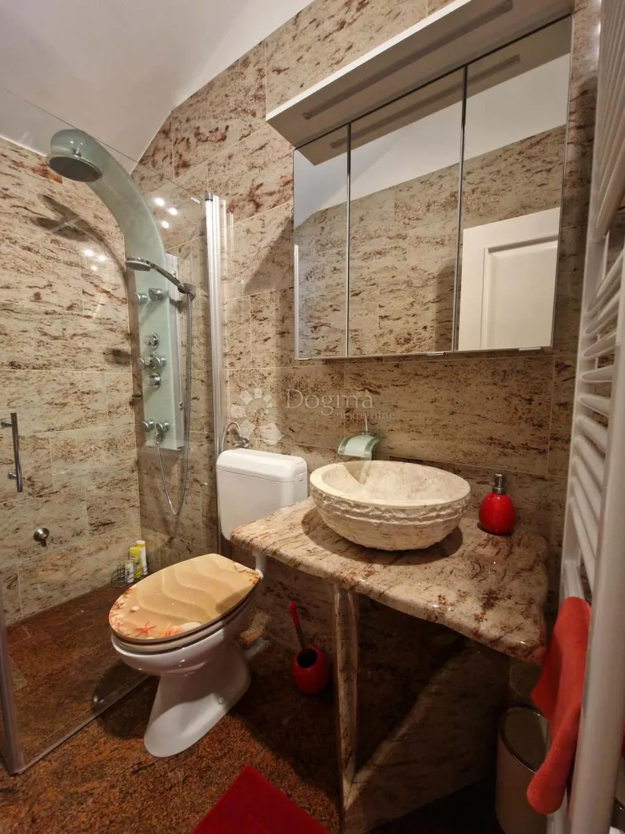 kuća s 4 apartmana - drugi red od mora - slika 80