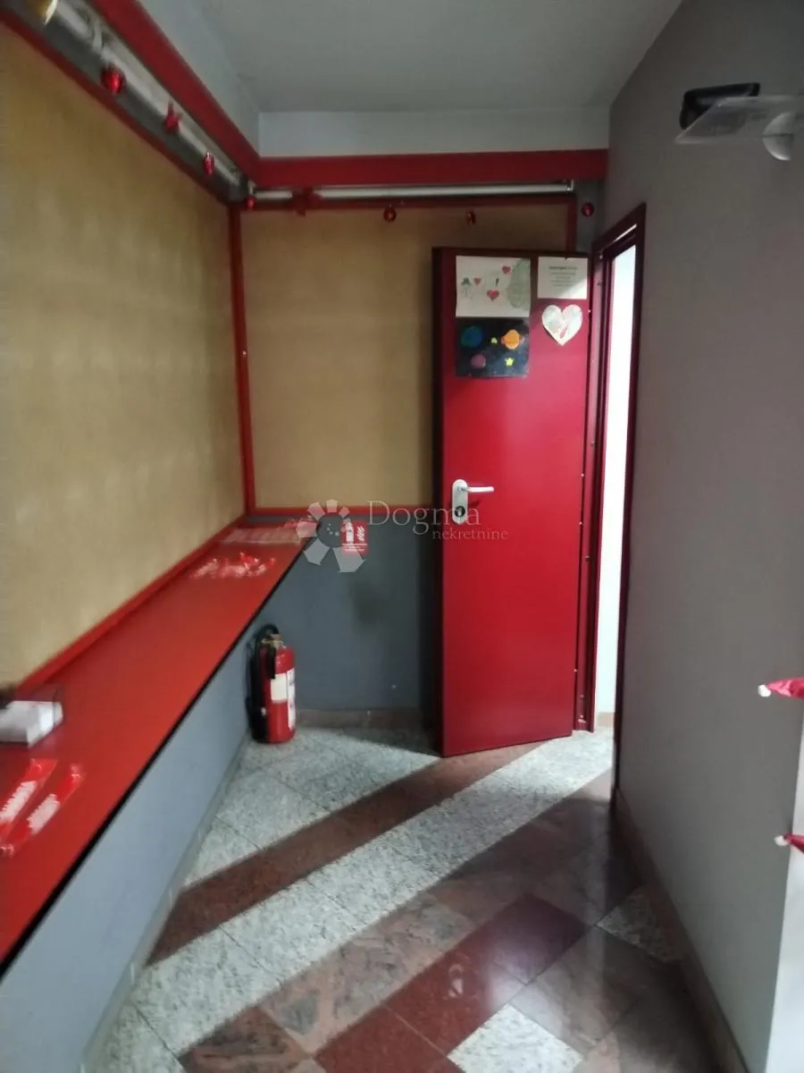 poslovni prostor u samom centru grada - slika 10