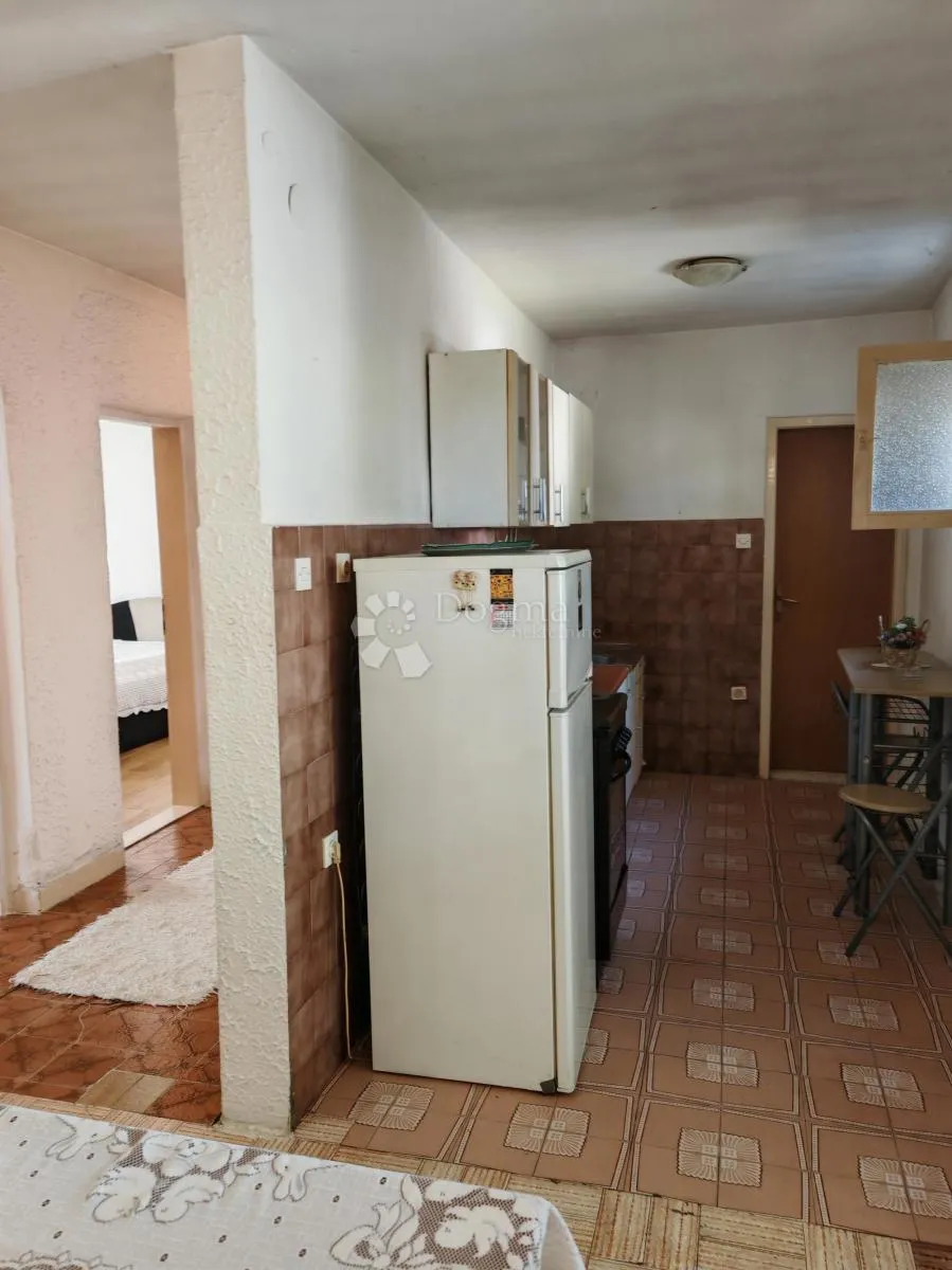 kuća s okućnicom i pomoćnim objektima - slika 12