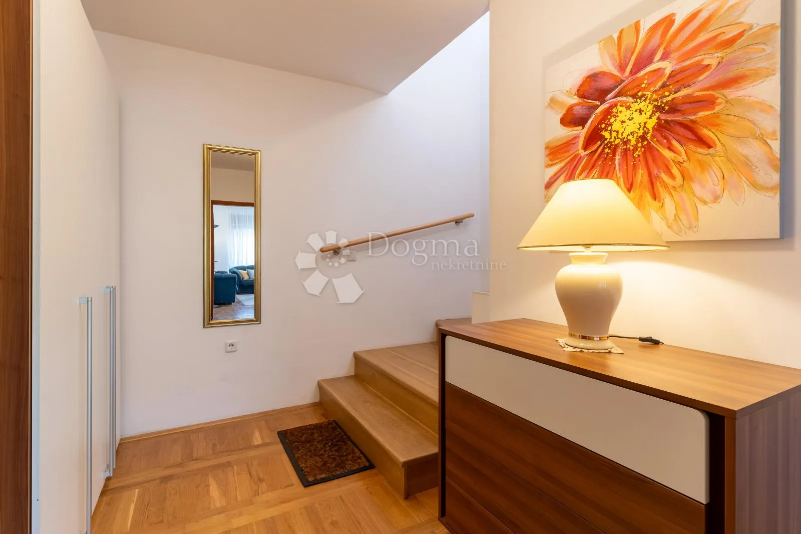 vila s bazenom i velikom okućnicom – brezovica - slika 7