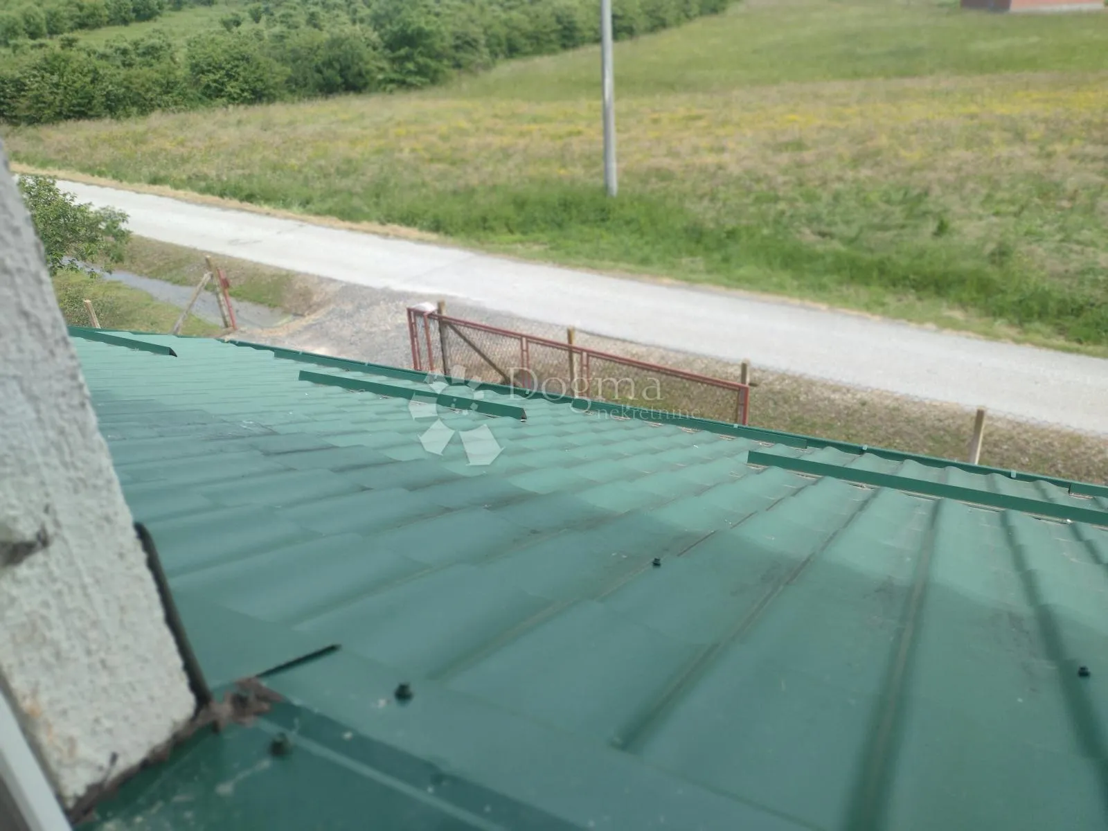 komforna kuća novije gradnje sa imanjem - slika 29