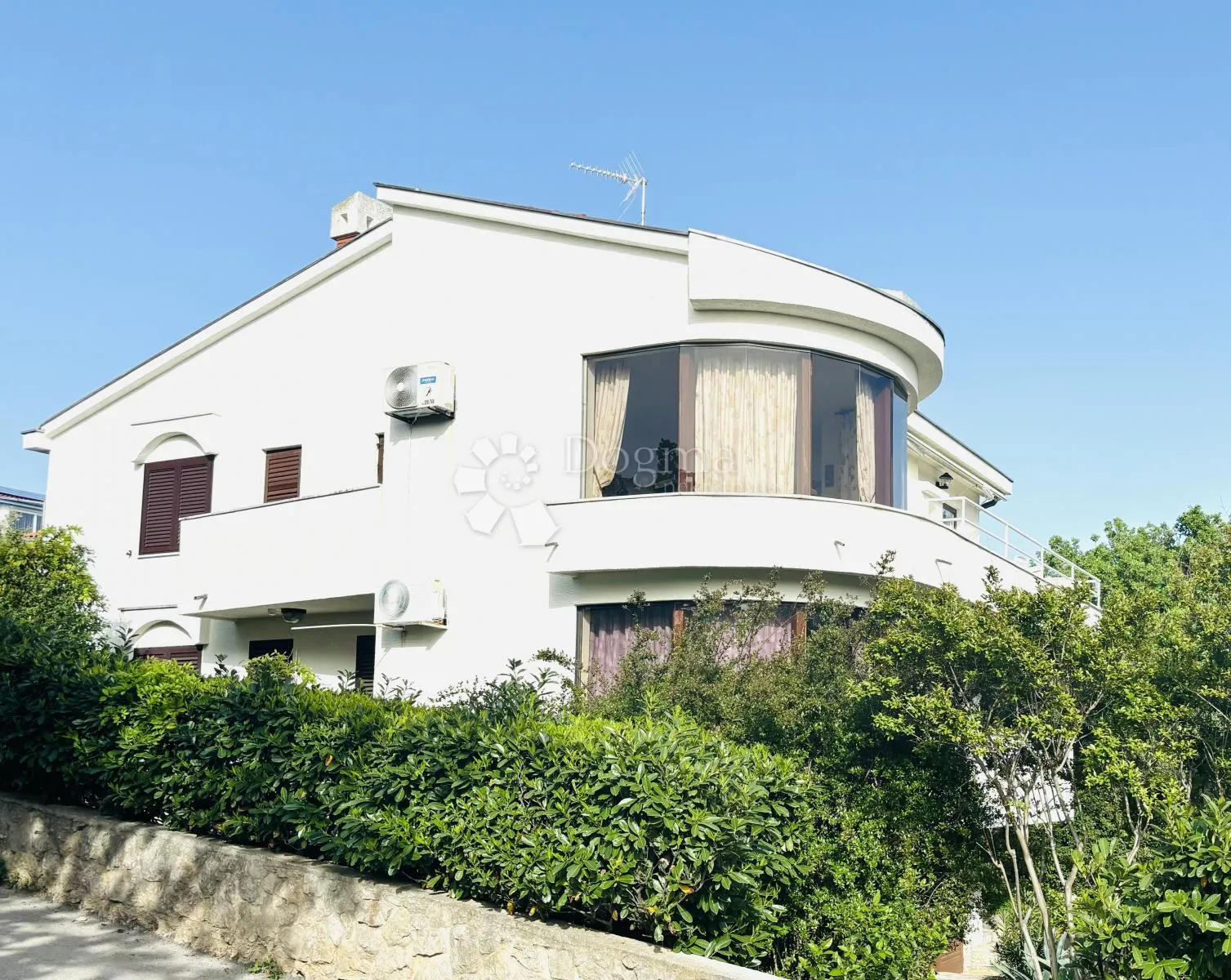 villa u prvom redu do mora i nadomak centra - vrhunska investicija - slika 8