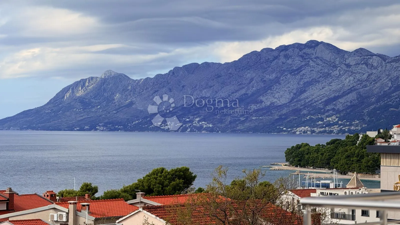 penthouse u baškoj vodi – dvoetažni, kompletno namješten - slika 13