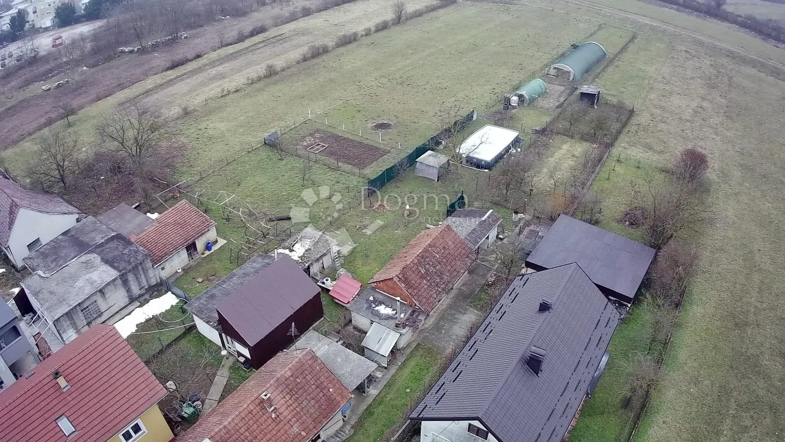 uređena kuća s bazenom i poslovnim prostorom – odlična lokacija uz jezero! - slika 64