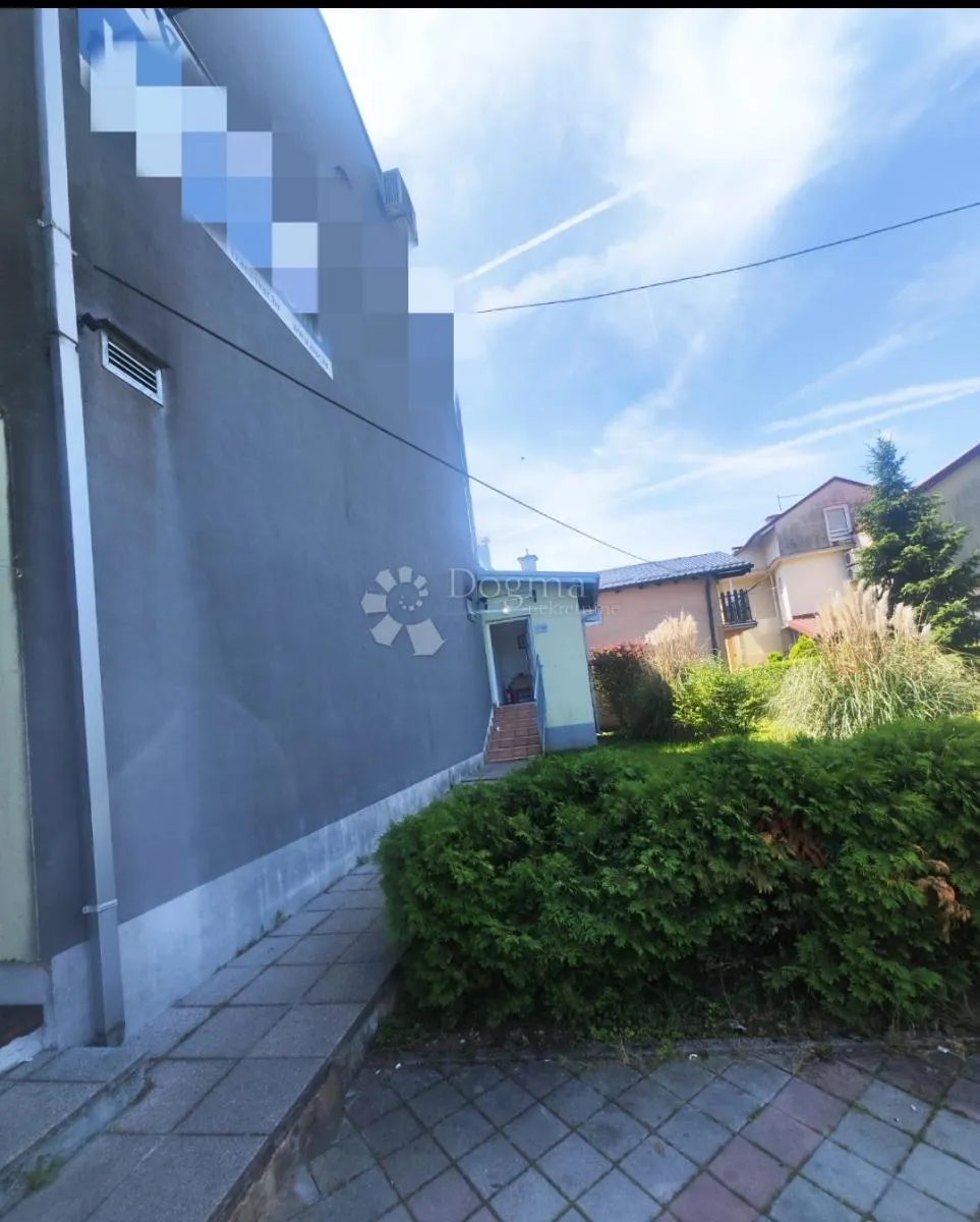 hotel na zlatnoj lokaciji - slika 38