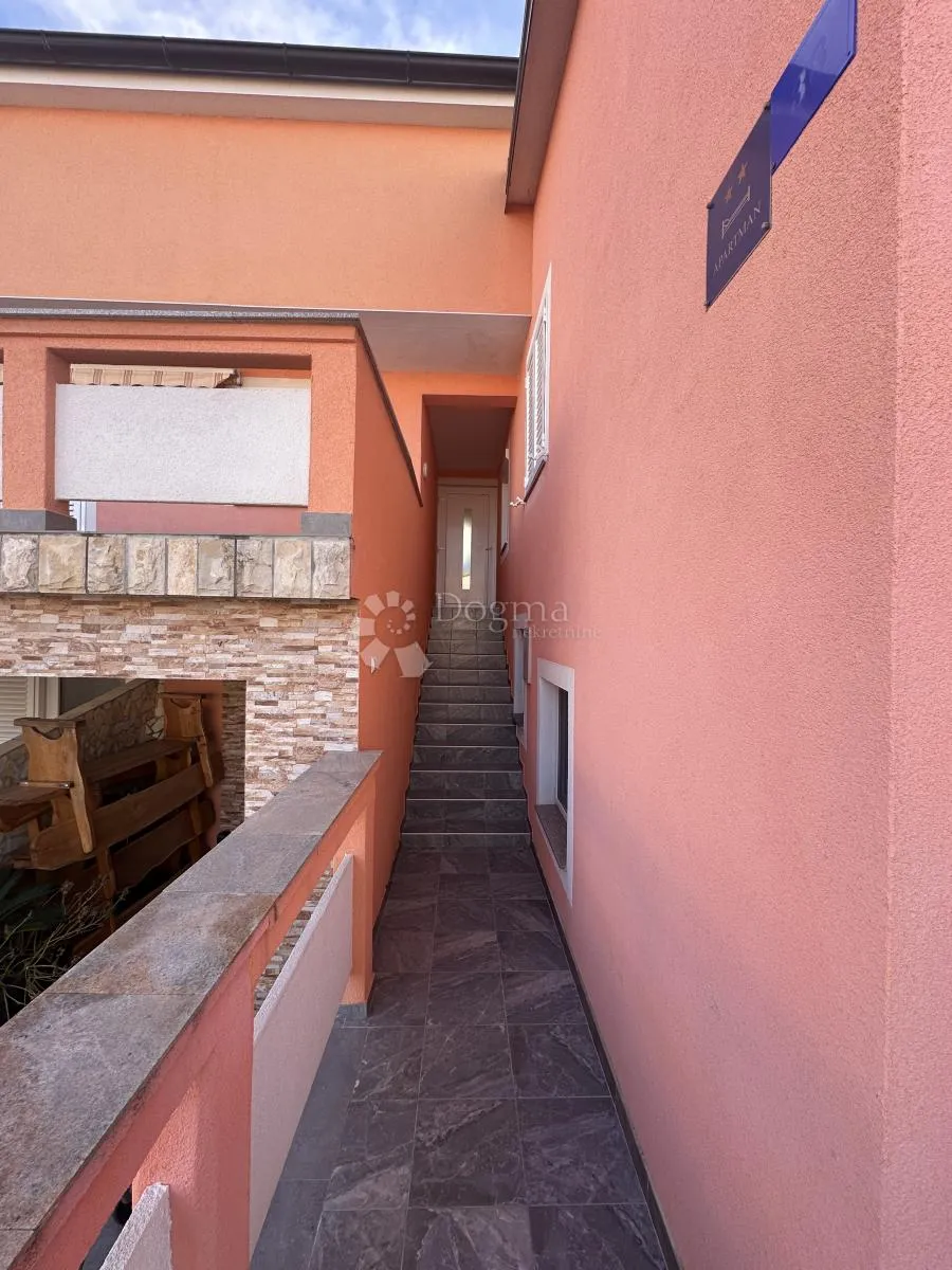 vir kuća sa 8 apartmana uhodana u posao sa turizmom - slika 14