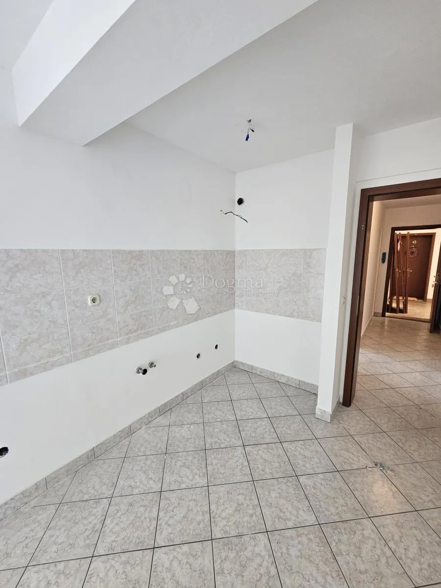 novo u ponudi! apartman njivice! - slika 5