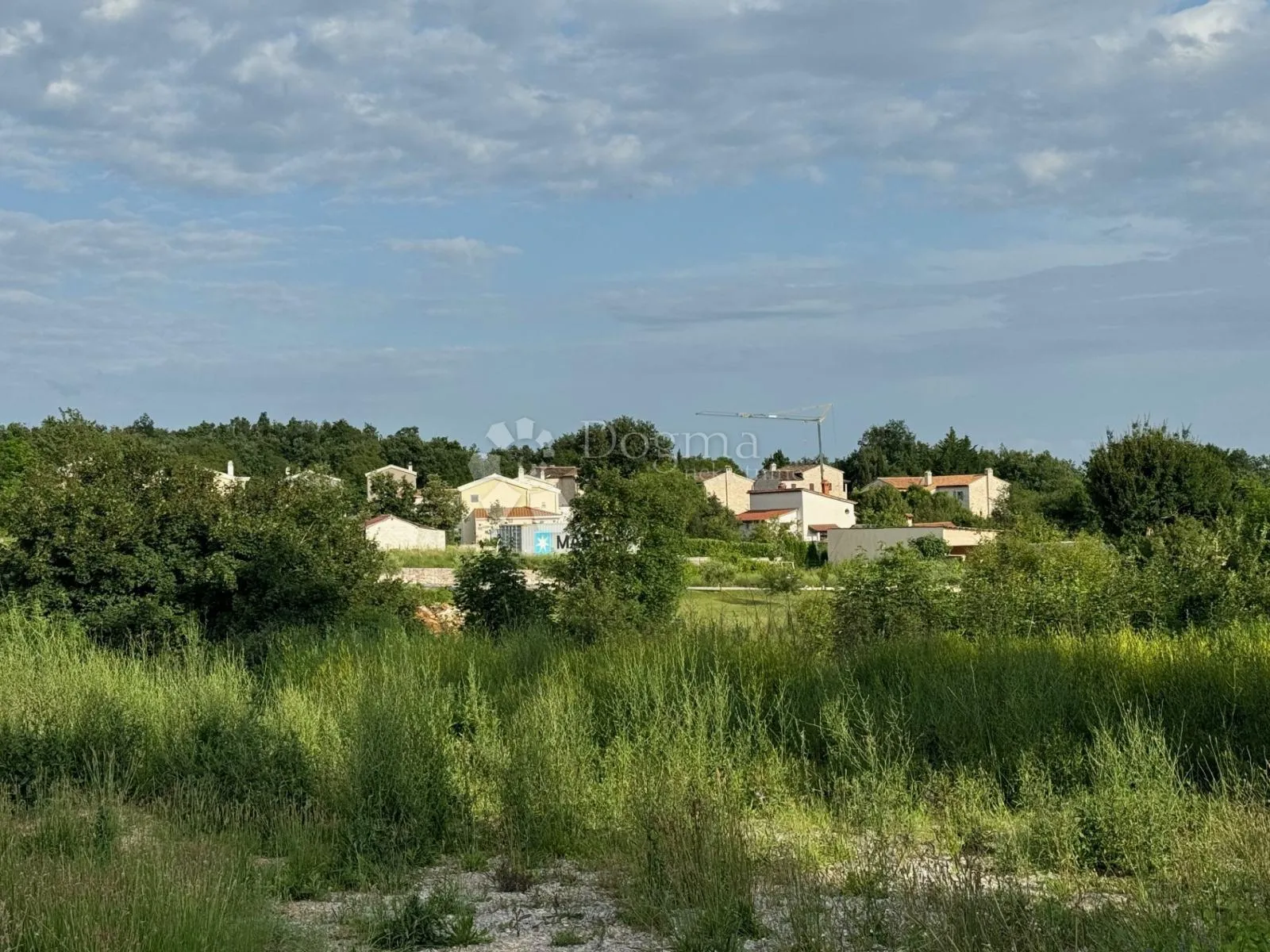 građevinska parcela 554 m² sa projektom za modernu vilu sa bazenom - slika 6