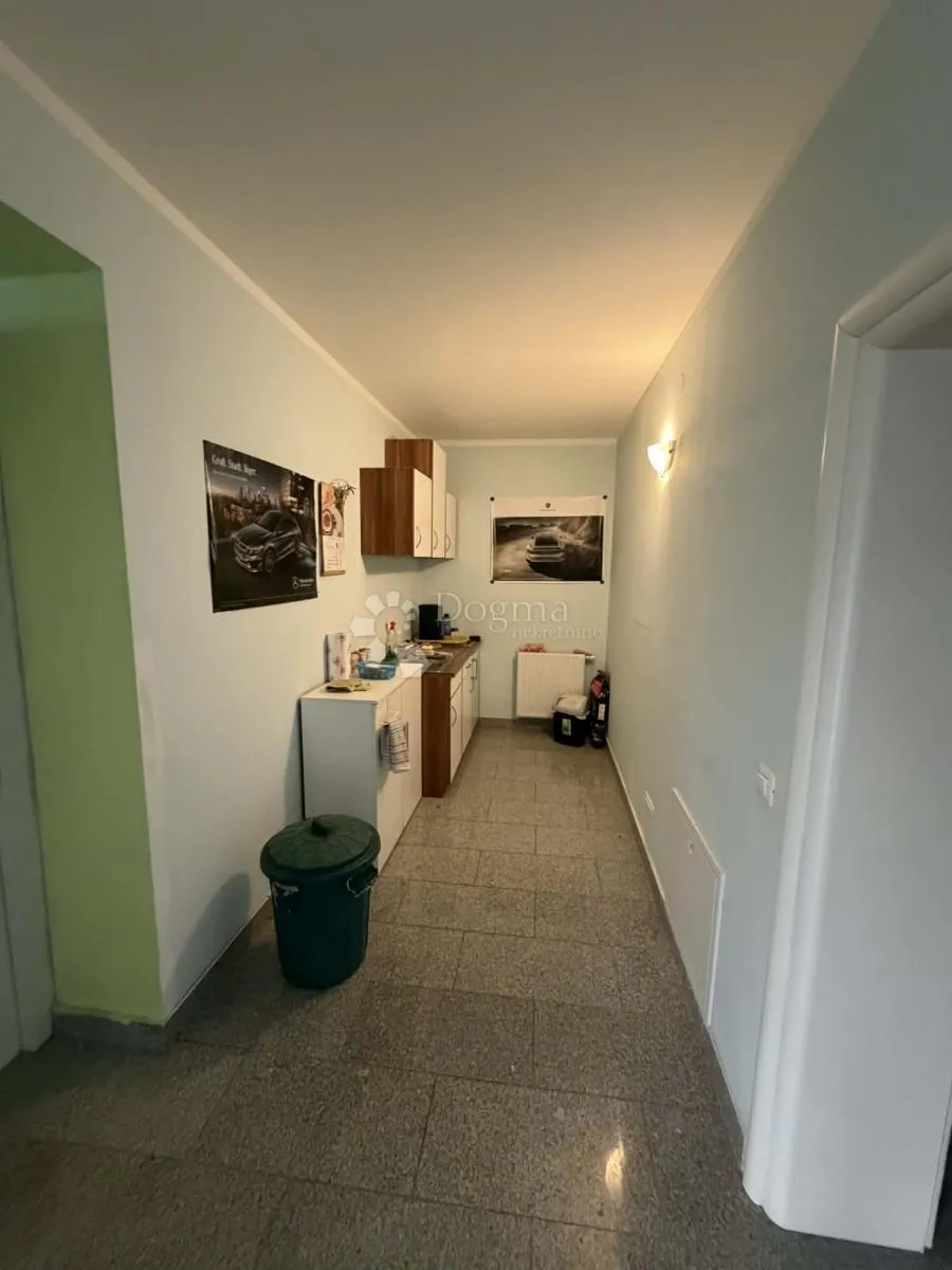 poslovno stambena zgrada - permani - slika 10