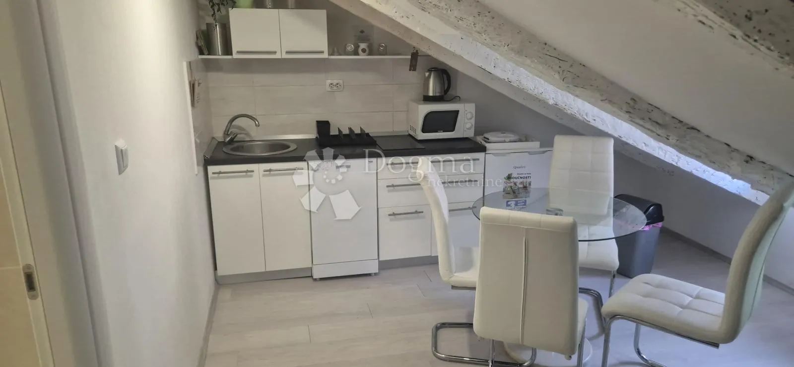dva apartmana u strogom centru - slika 20